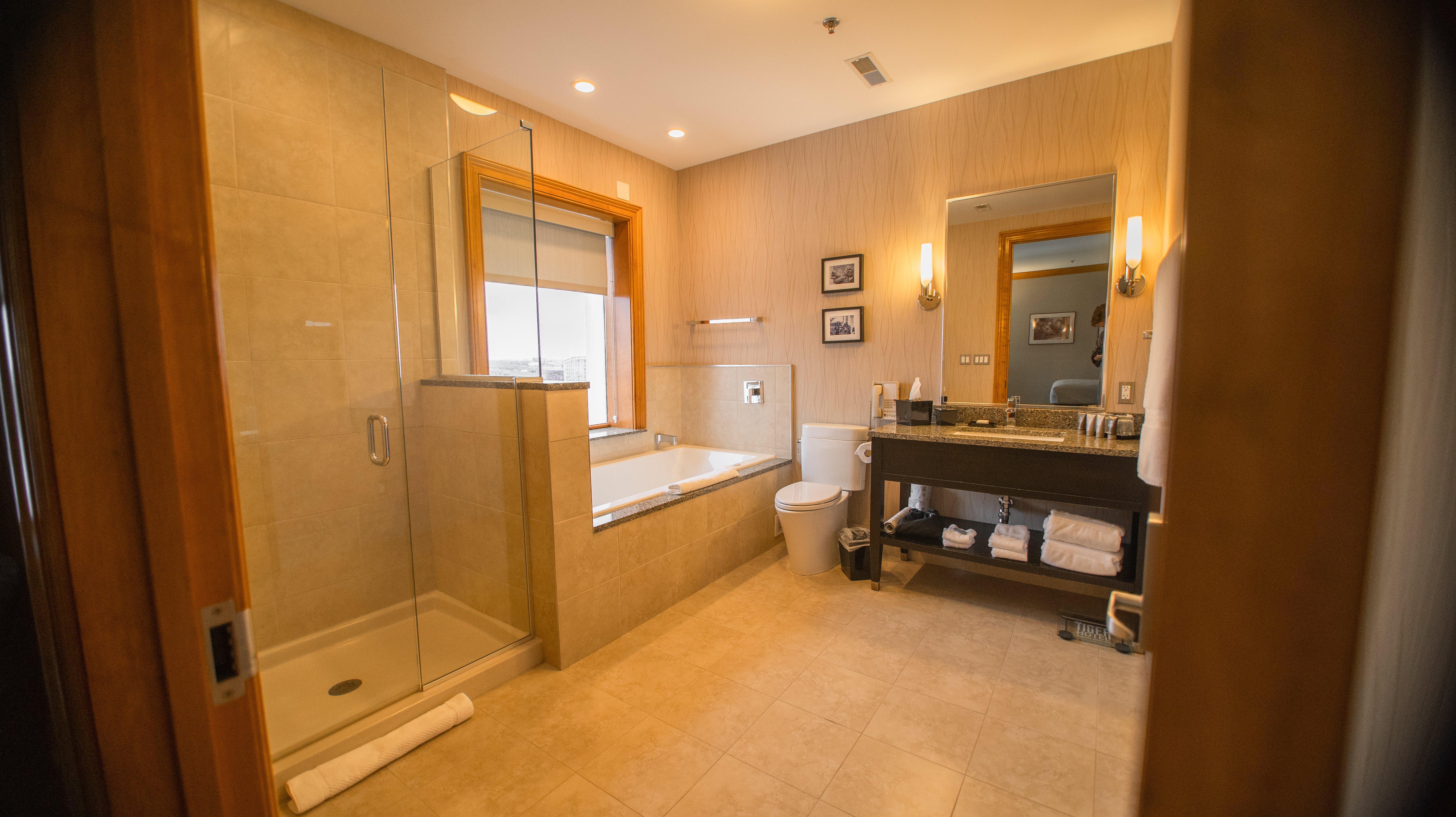 Voco The Tiger Hotel, Columbia, Mo By Ihg מראה חיצוני תמונה